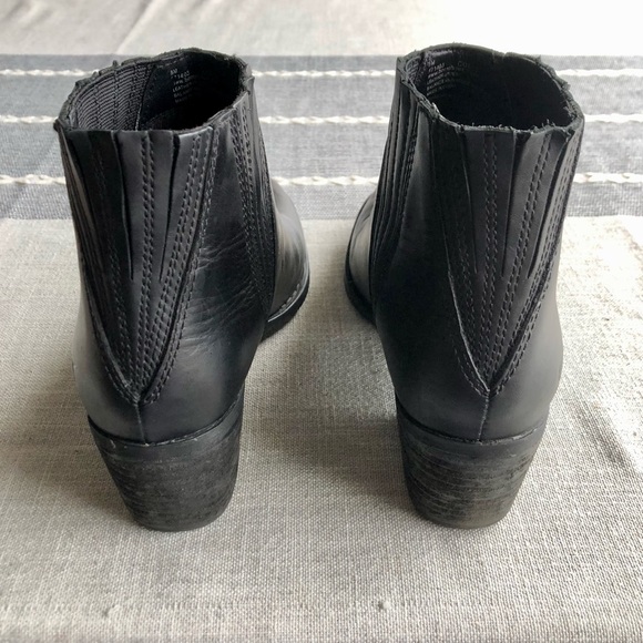 Versatile and Stylish Black Børn Sacramento Booties Leather Elastic Panels Sz 8 - Picture 4 of 10